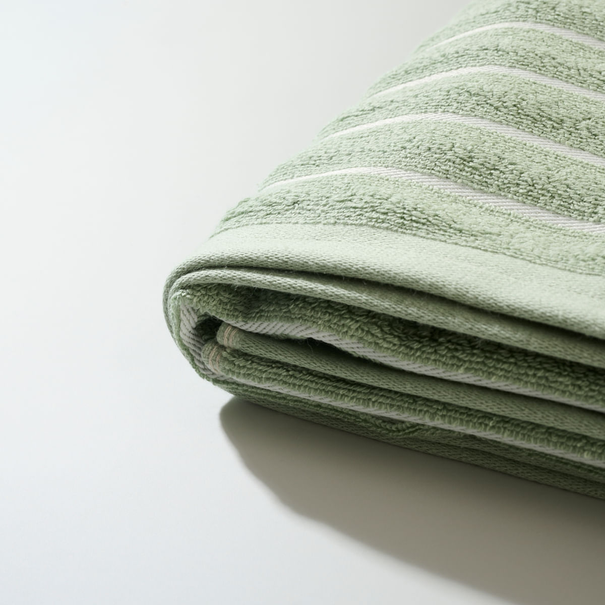 03 12 0037 Toalha de Praia Breton Stripes Me Verde Sage Branco 002.jpg